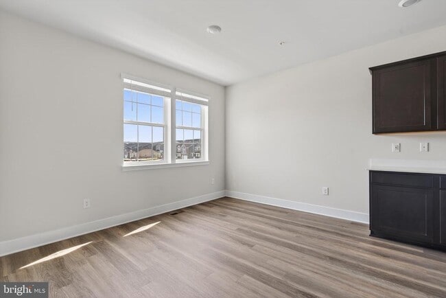 Building Photo - 5225 Manor Park Dr