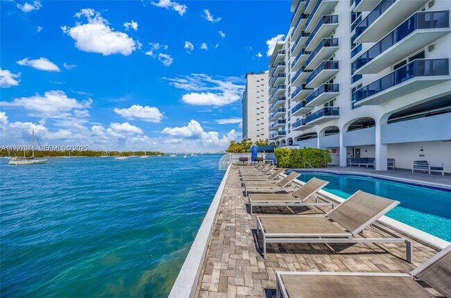 Primary Photo - 7928 West Dr