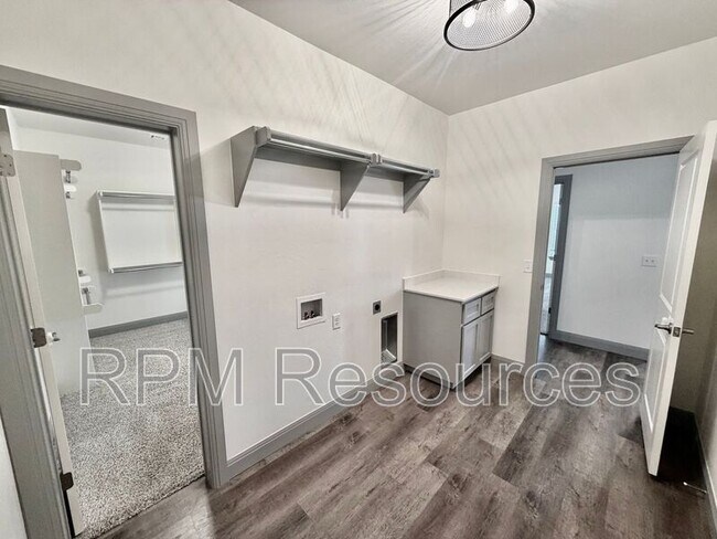 Building Photo - 3613 Shutter Ridge Dr