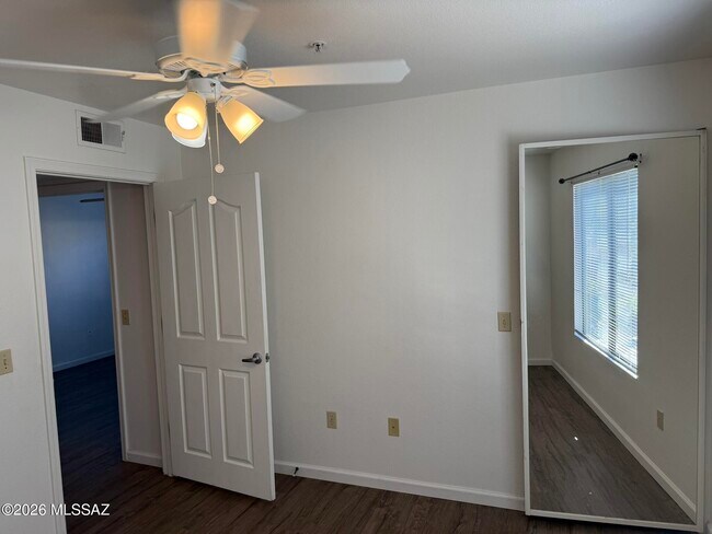 Building Photo - 5751 N Kolb Rd