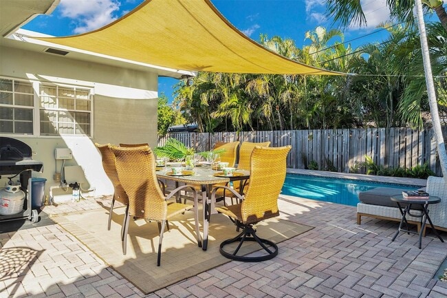 Building Photo - 3221 Seaward Dr