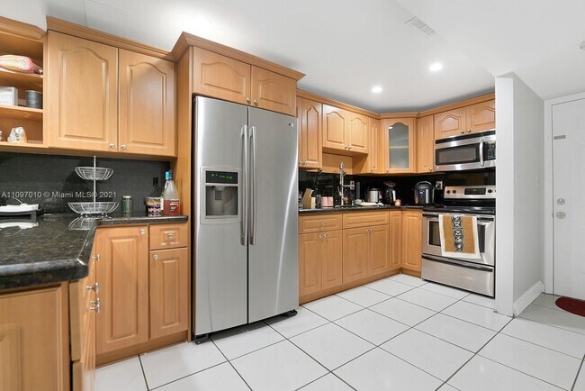 Building Photo - 1555 W 44th Pl