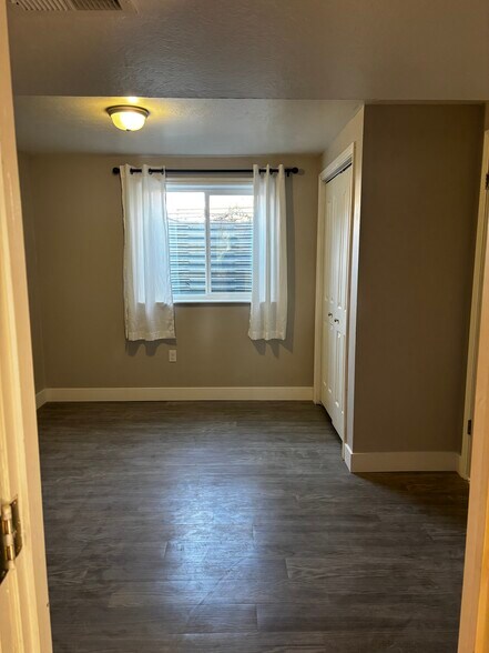 Master Bedroom - 1295 Riverview Dr