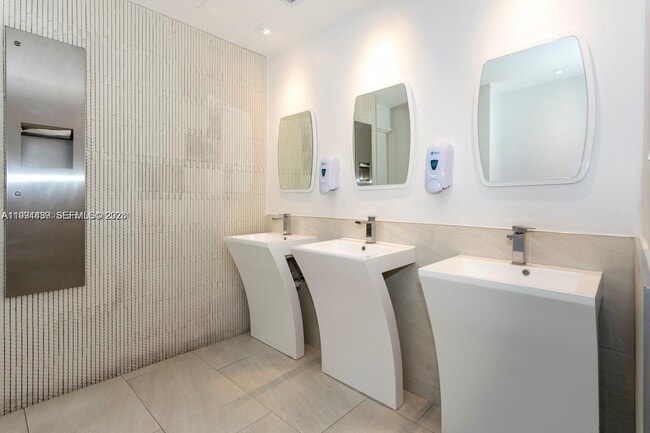 Building Photo - 5151 Collins Ave