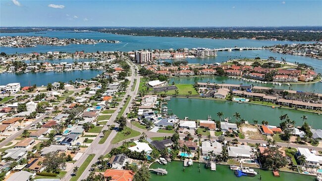 Building Photo - 25 Island Dr