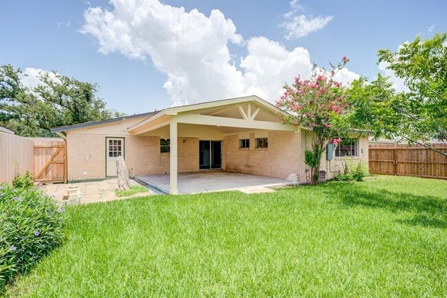 Building Photo - 8623 Norton Dr