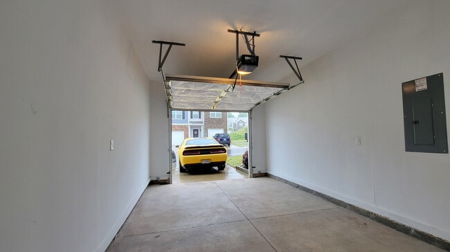 Building Photo - MOVE-IN SPECIAL! 1/2 OFF 1st MONTHS RENT.