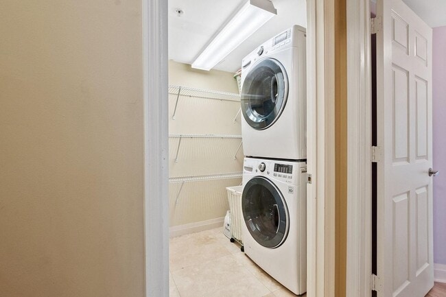 Building Photo - 2011 N Ocean Blvd