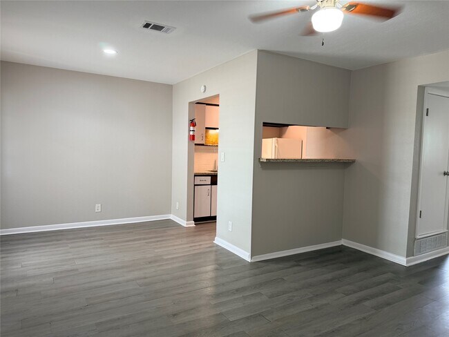 Building Photo - 2101 6th Ave N