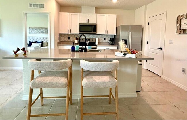 Building Photo - 17132 Edgemont Ln