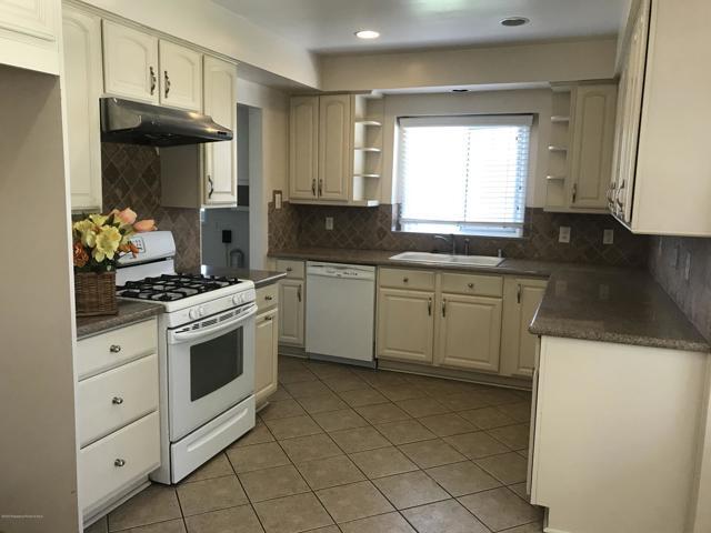 Building Photo - 840 E Florence Ave