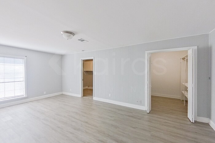 Building Photo - 168 Creekview Dr E