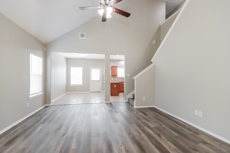 Building Photo - 9103 Plume Tree Dr