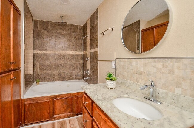 Building Photo - 10211 Sugar Branch Dr