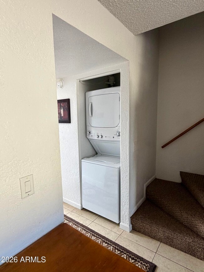 Building Photo - 1510 E 26th Ln