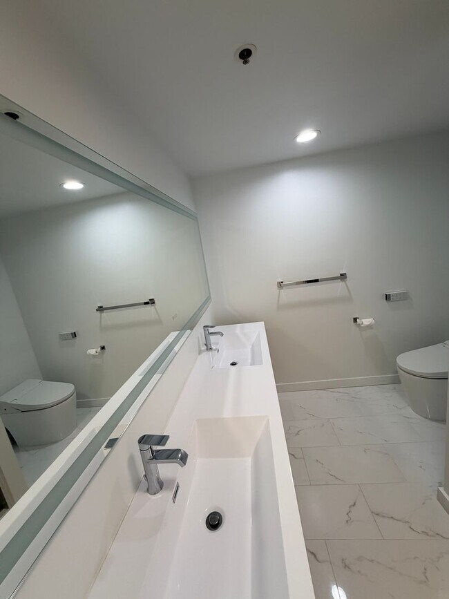 Building Photo - Opera Plaza view 2 bedroom 2 bath upper townhouse