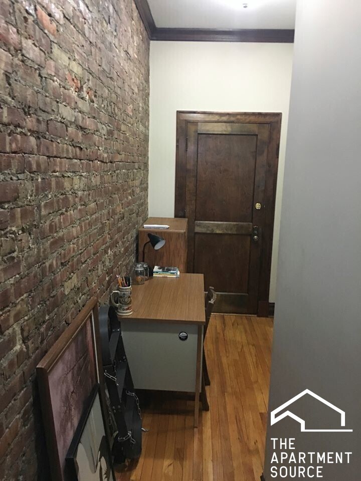 Building Photo - 4755 N Sawyer Ave