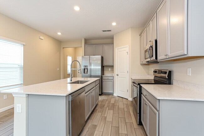 Building Photo - 2180 Sequoia Ct