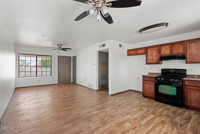 Building Photo - 5736 Sun Valley Dr