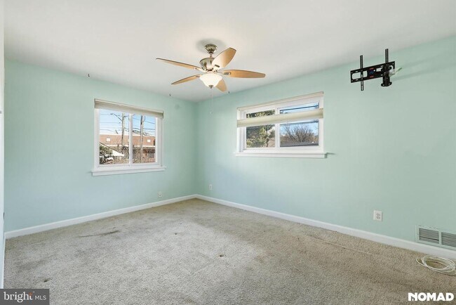 Building Photo - 303 Mansfield Rd