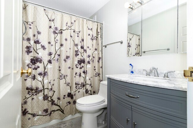 Building Photo - 2201 S Highland Ave