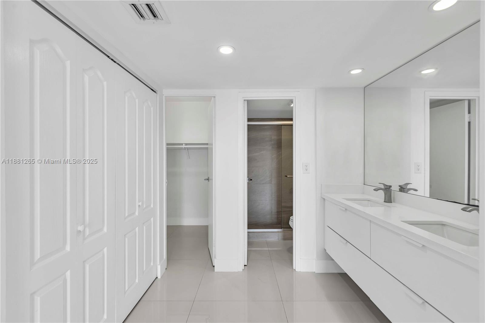 Building Photo - 100 Bayview Dr