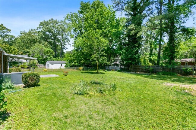Building Photo - 208 Longhill Rd