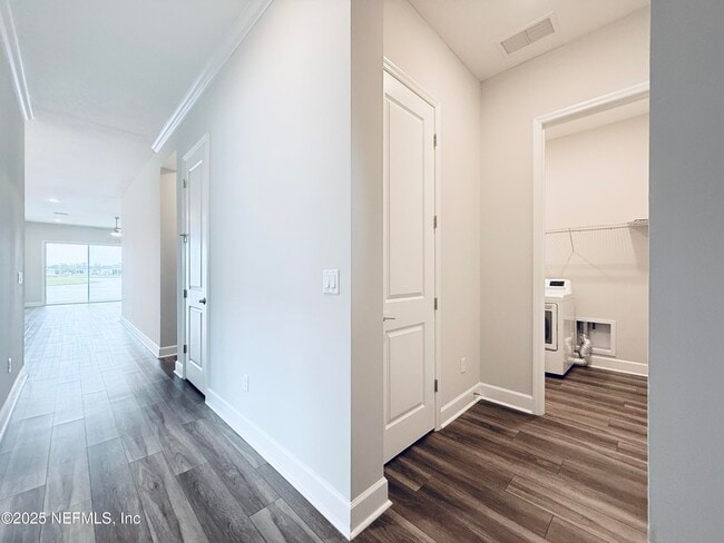 Building Photo - 10682 Aventura Dr