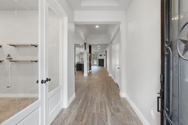 Building Photo - 103 Boarsmen Ct