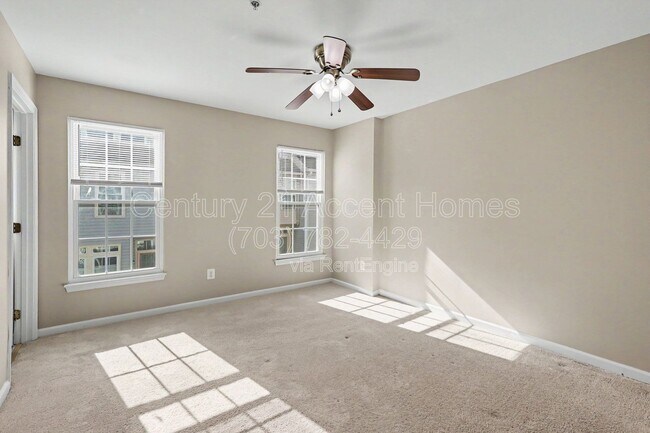 Building Photo - 968 Harrison Cir