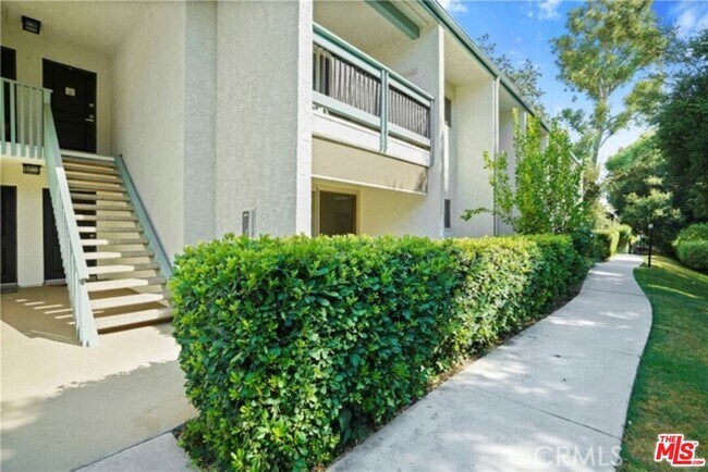 Building Photo - 4618 Park Mirasol