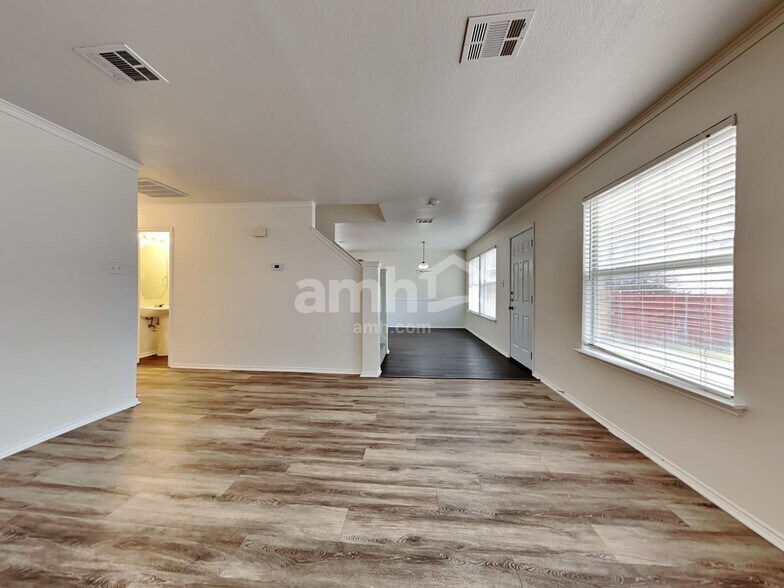 Building Photo - 312 Pepperwood Trl