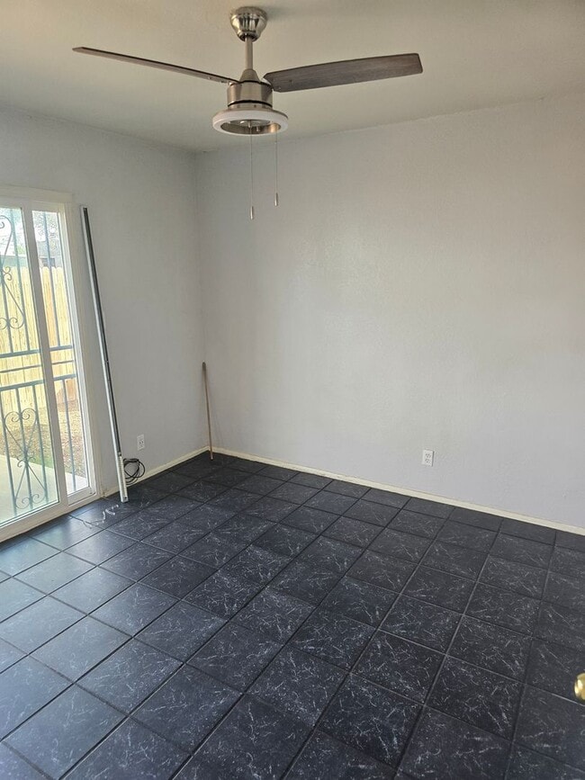 Building Photo - pm0502