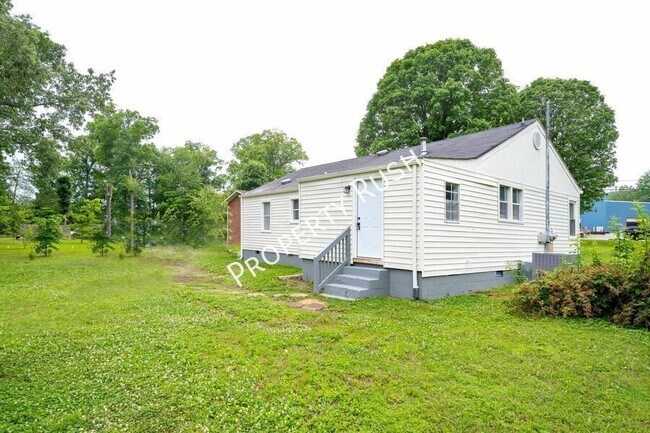 Building Photo - 1524 Happy Valley Rd