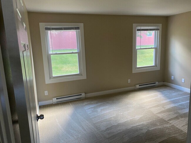 Building Photo - Newly Remodeled 2-Bedroom Apartment in Ore...