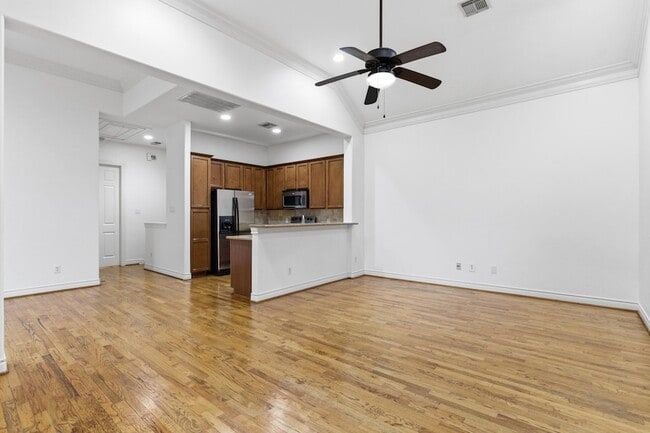 Building Photo - 1303 Sherwood Point Ln