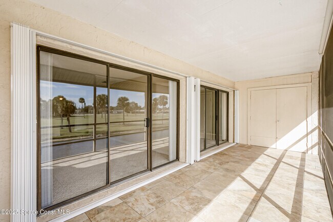 Building Photo - 2125 Golf Isle Dr