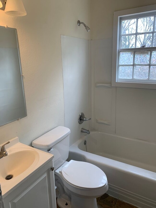 Building Photo - Charming Two Bedroom Home in Enderly Park!