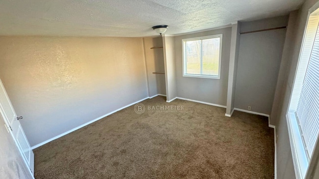 Building Photo - Enjoy living outside of town!