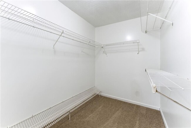 Building Photo - 2130 Fieldstone View Ct SE