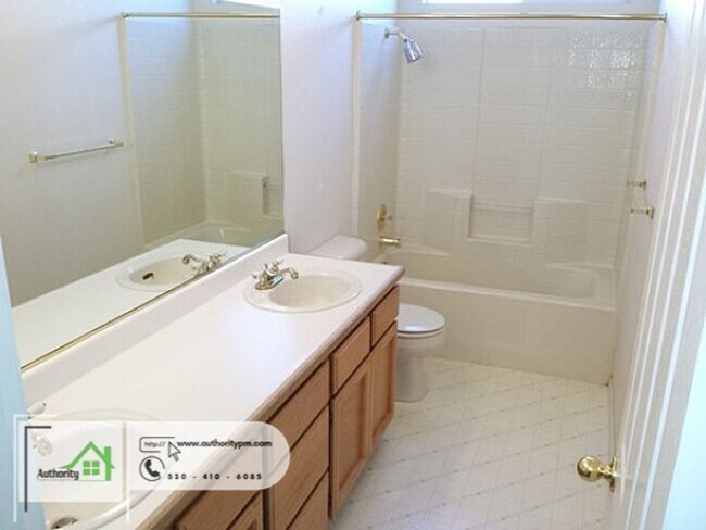 Building Photo - 3323 Forest Homes Dr