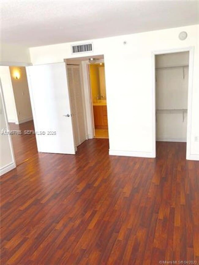 Building Photo - 6917 Collins Ave