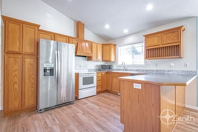 Building Photo - 516 NE 199th St