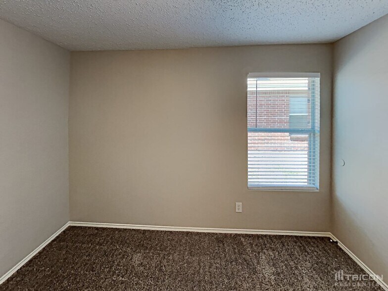 Building Photo - 4112 Gray Fox Dr