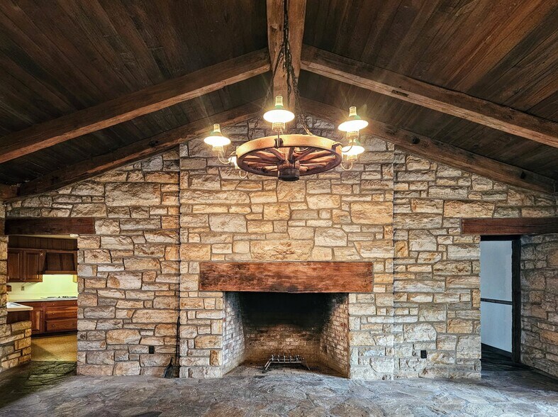 Building Photo - 135 Fraelich Rd