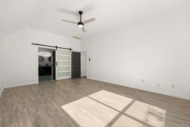 Building Photo - 3538 Lakeaires Ln