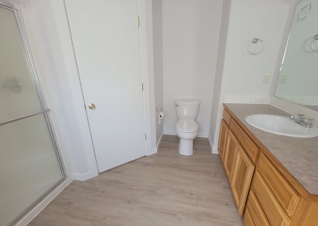 Building Photo - 4-Bedroom Gem in Pasco – Fresh Paint, New ...