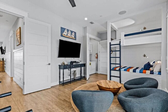 Building Photo - 14324 Front Beach Rd