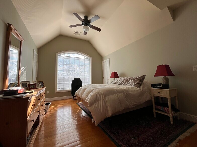 Building Photo - 2614 Boston Post Rd