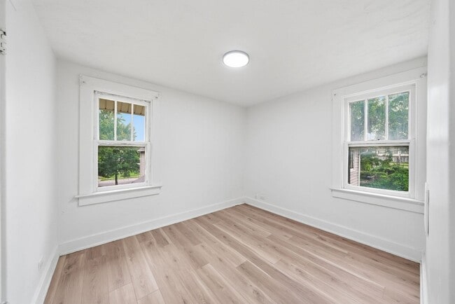 Building Photo - Freshly Renovated 3 Bedroom Home